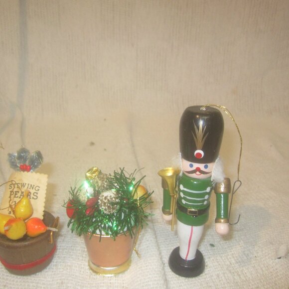 CHRISTMAS ORNAMENTS SET OF 5 ASSORTED ORNAMENTS - Picture 3 of 6